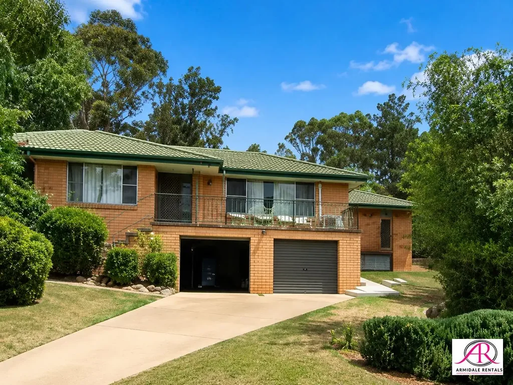 NORTH HILL - Private and Spacious