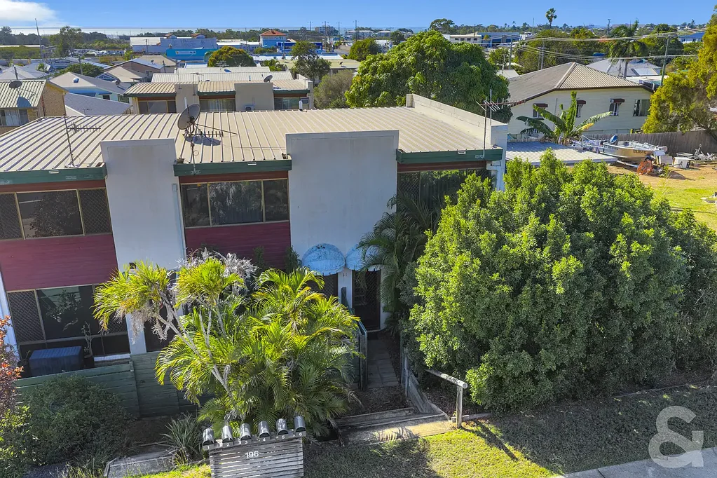 South Gladstone 2Phòng ngủ Investment Opportunity - Secure, Furnished Townhouse with Tenant in Place!