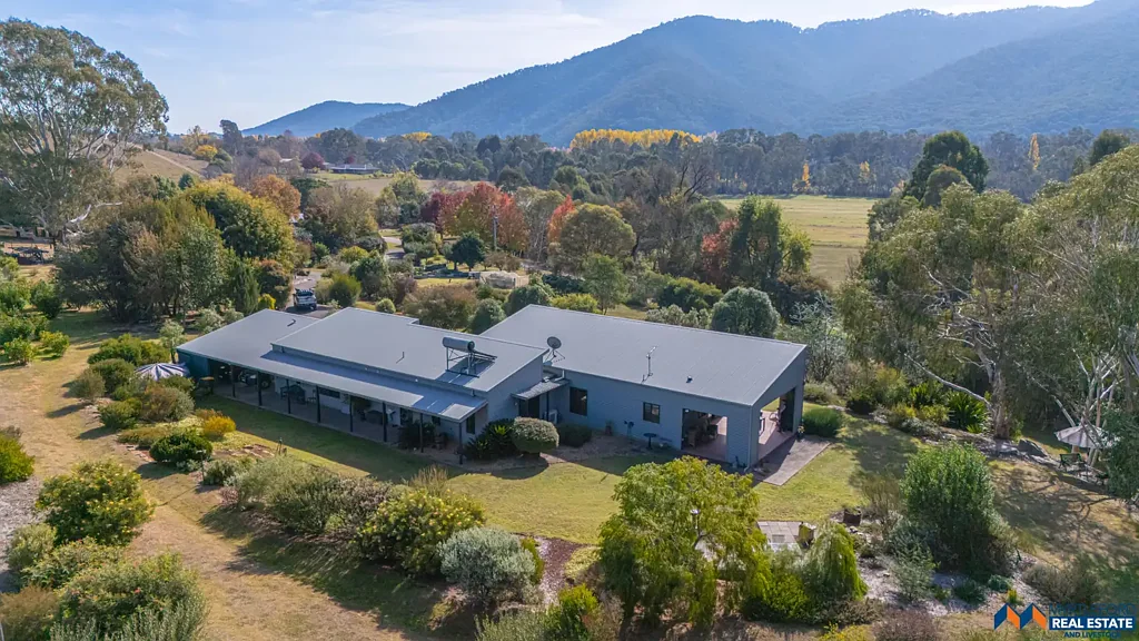 Myrtleford Architecturally Designed Eco-Haven with Income Potential