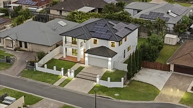 Calamvale 6房 宽敞的家庭生活，配备高级升级，位于宁静的卡兰瓦勒角落 Walk to Woolworths & Yuen's Market | Premium 6-Bedroom Family Living
