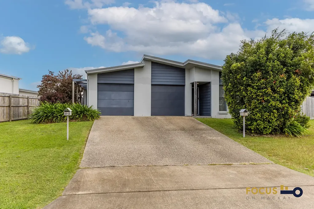 31 A & B Primavera Boulevard, Beaconsfield, QLD 4740
