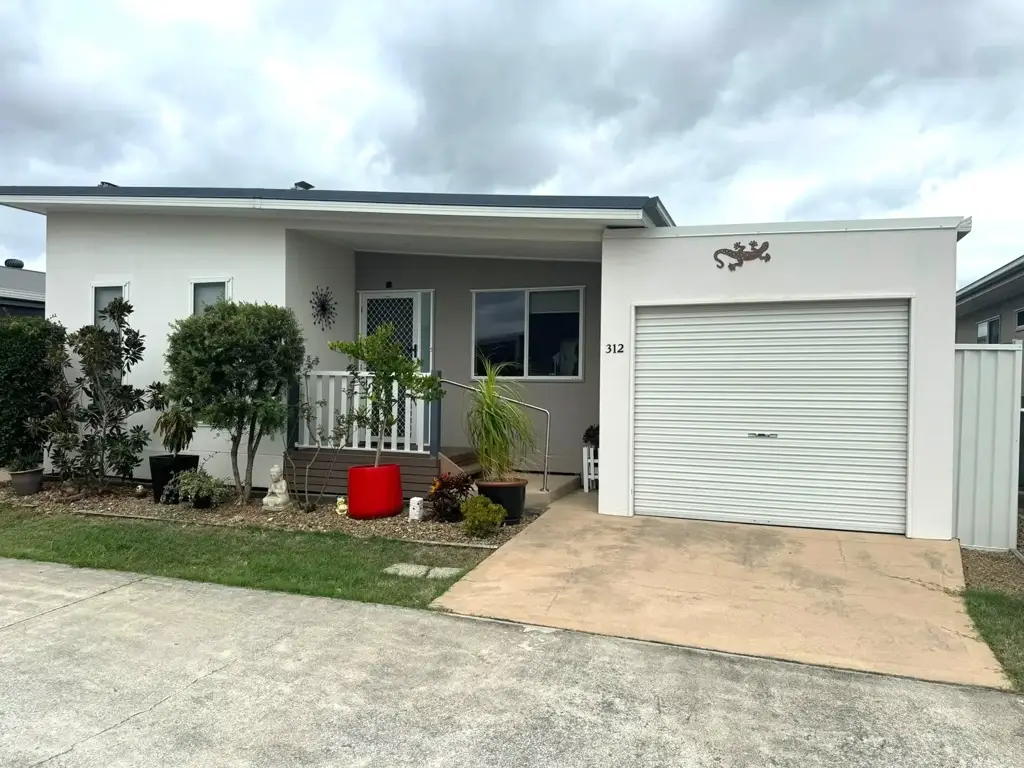 Bethania 2chambre MOVE IN! NOTHING TO DO! Located in an Over 50's Lifestyle Living Complex.