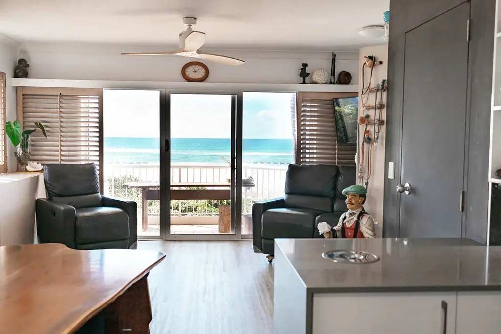 Palm Beach 2Kwarto Where Else Can You Own Absolute Beachfront, Live the Dream, and Get Paid for It?