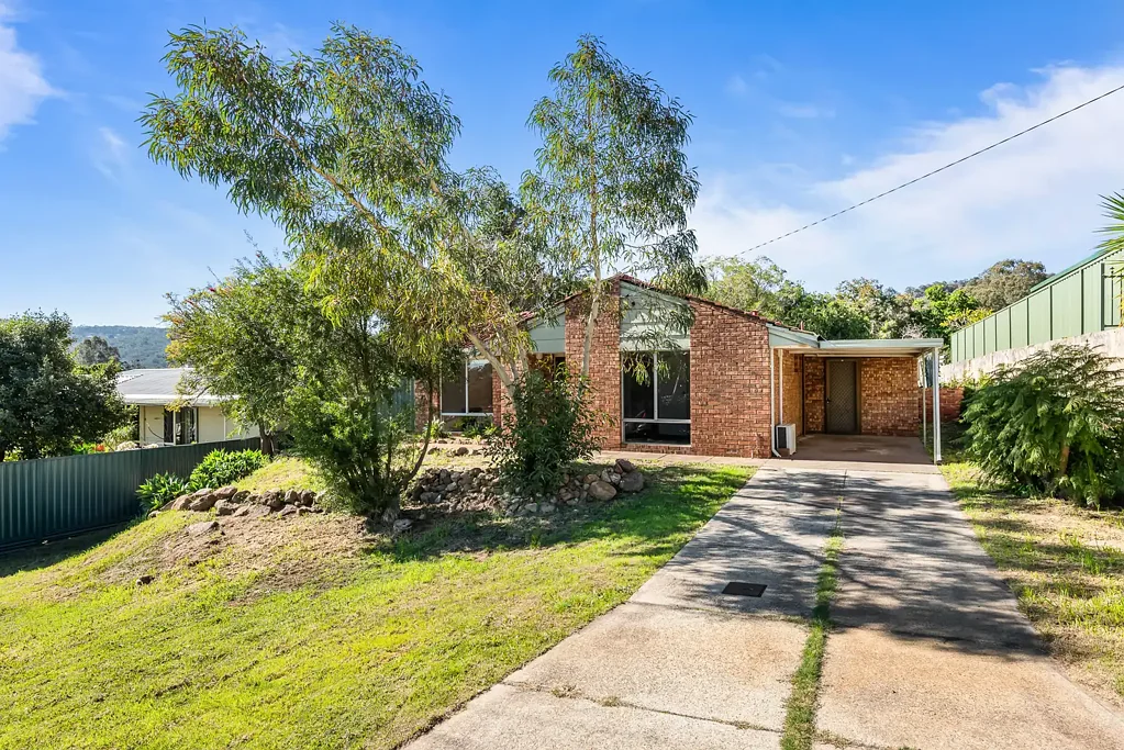 Mount Nasura 3 Slaapkamer Big Block, Endless Potential in Sought-After Mount Nasura!