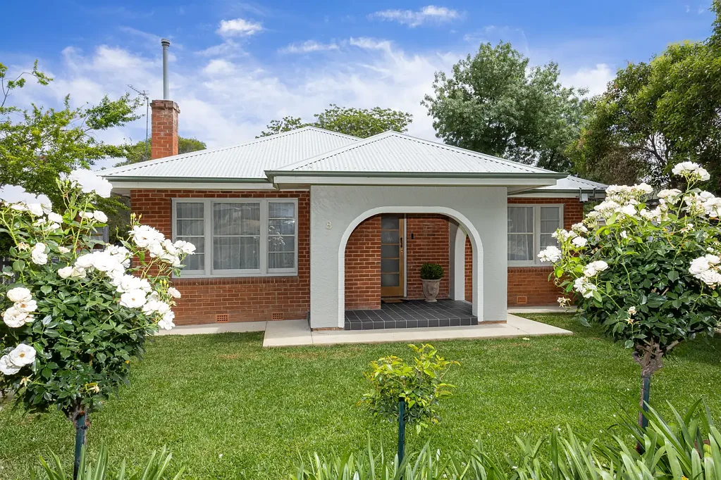 8 Halloran Street, Turvey Park, NSW 2650