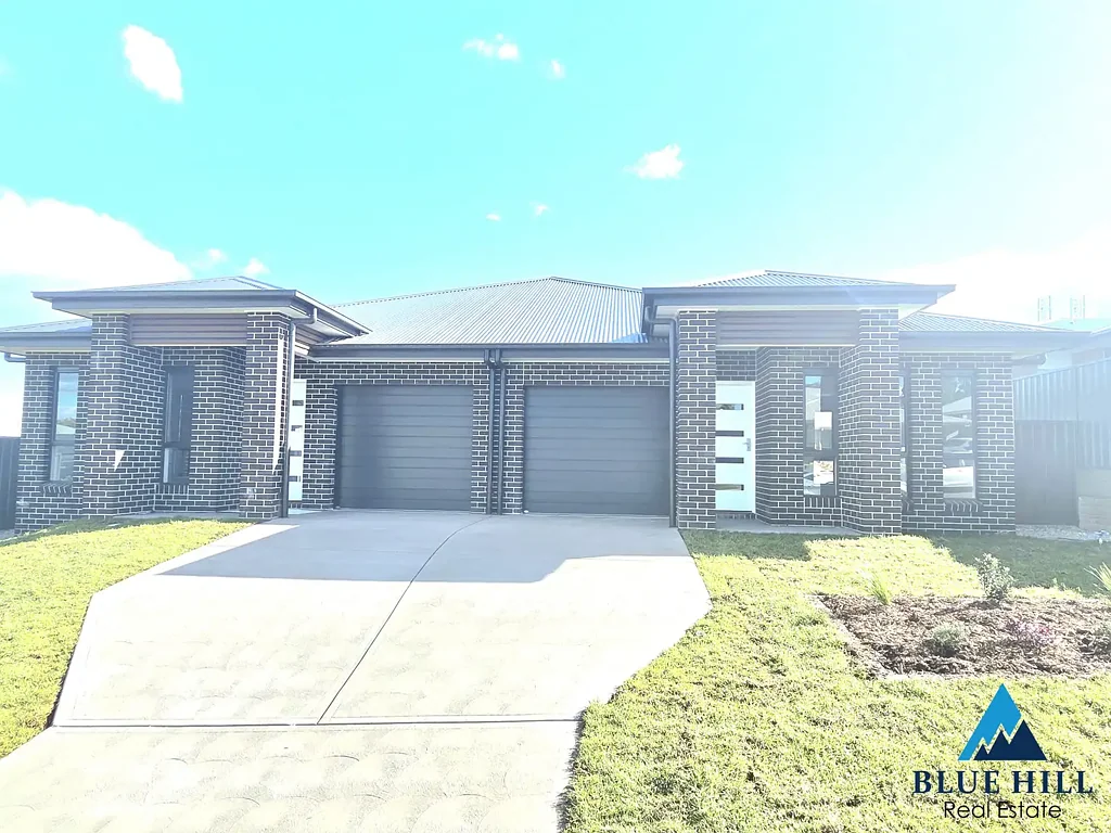 Brand new 4 bedrooms duplex house with solar panels for higher energy efficiency
