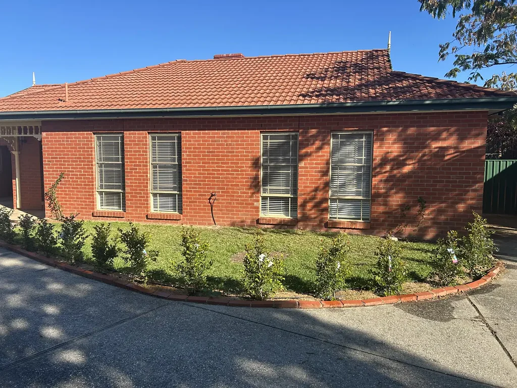 Executive Style Townhouse in Prime West Albury Location