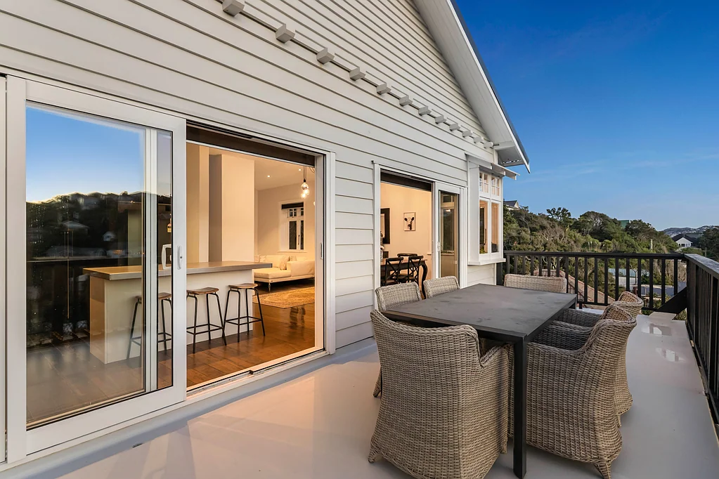 Wadestown 5침실 Where Family Space Meets Timeless Grace