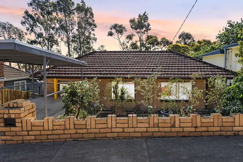 25 Greenbank Crescent, Pascoe Vale South, VIC 3044