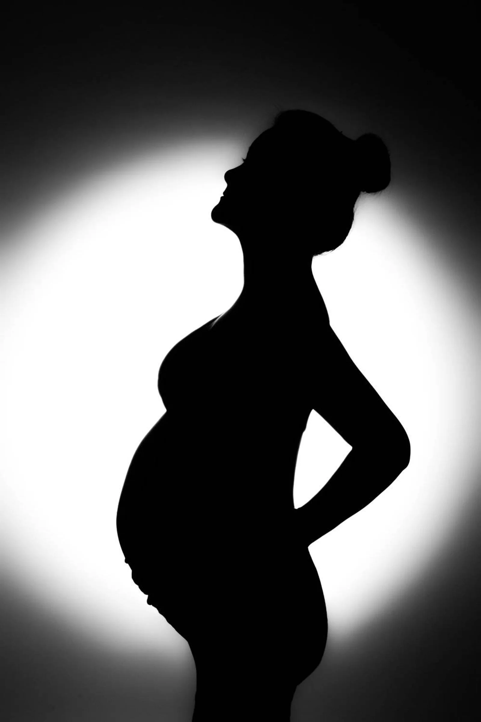 怀孕8月被拒入境新西兰,亚裔女孩如今特获新西兰居留权