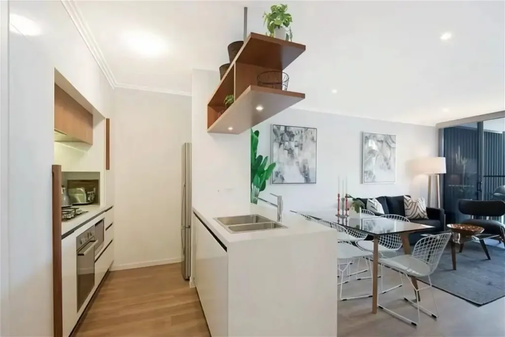 Stylish Apartment with great views overlooking the Mt Coo-tha Valley! 2 BRM 2 BTH 1 Carspace!