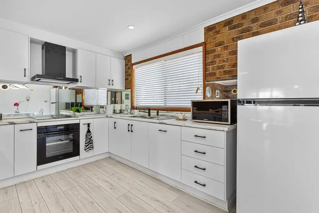 Apollo Bay 2બેડરૂમ Reduced to sell




























































Inspiring with internal appeal