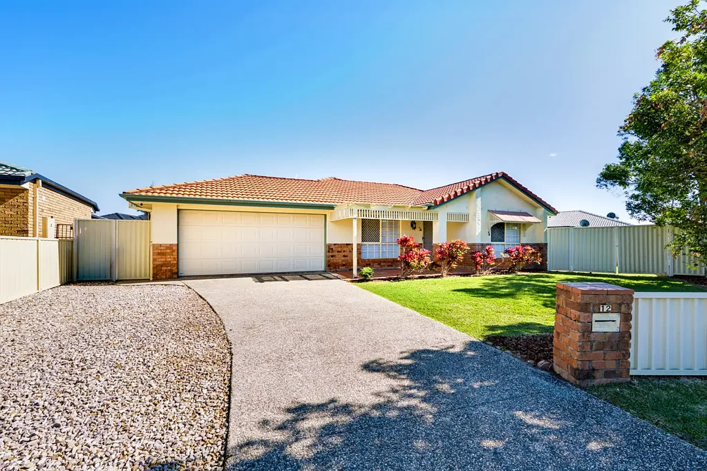 Sandstone Point 4Zimmer A tightly held address you'll be proud to call home