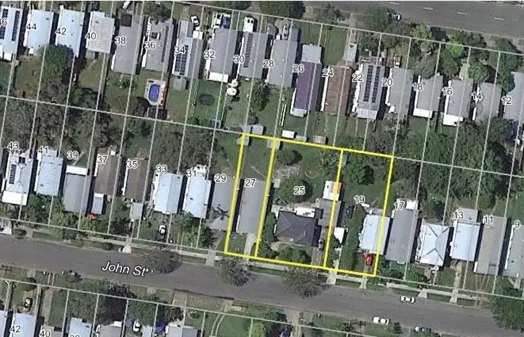Caboolture South 11कमरा AMPLE  OPPORTUNITY!!!
