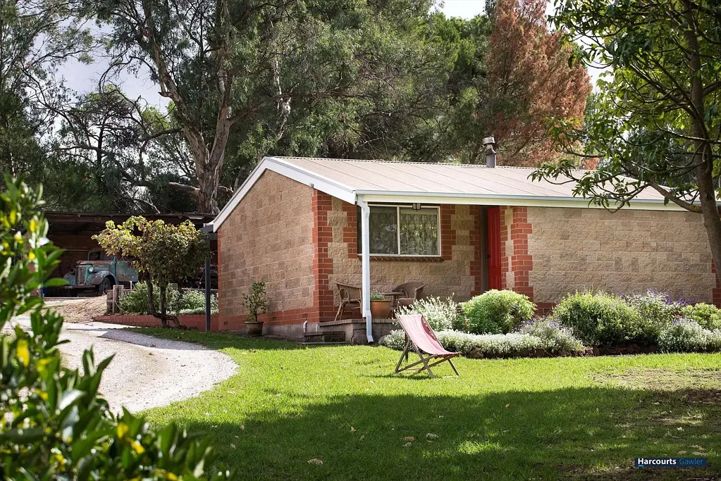 VC Cottage - Furnished 2 Bedroom Home