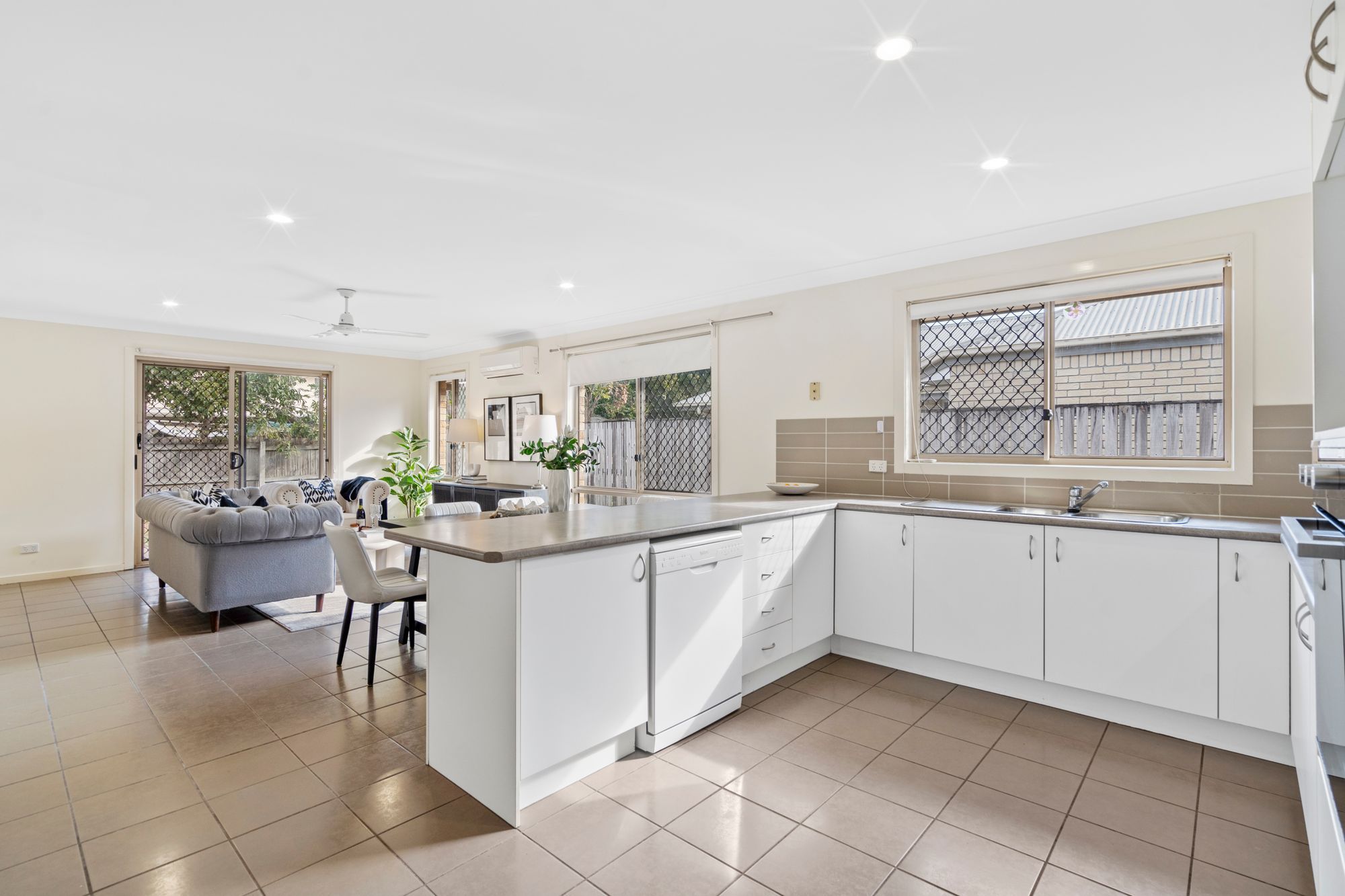 8 TUCKEROO PL, SUNNYBANK HILLS QLD 4109, 0房, 0浴, House