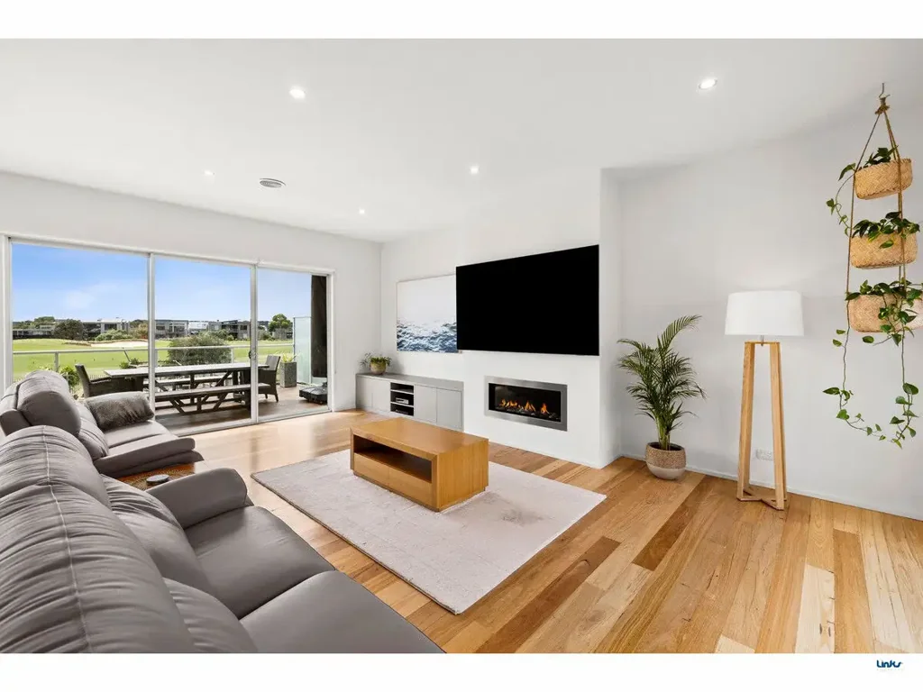 Torquay 5房  The Sands Most Sizeable Home on 1042sqm - Value Investment