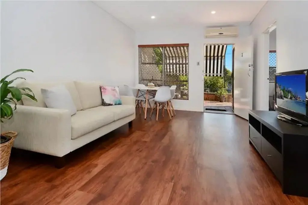 Clayfield 2બેડરૂમ Rare Ground-Floor Apartment with Private Courtyard