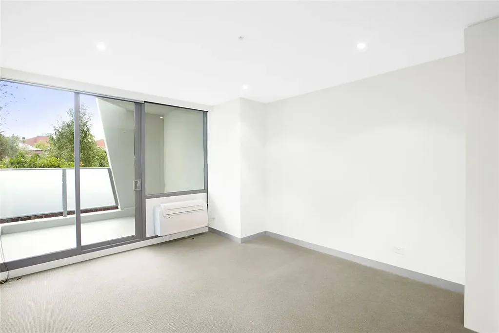 Stylish & elegant one bedroom plus study apartment!!