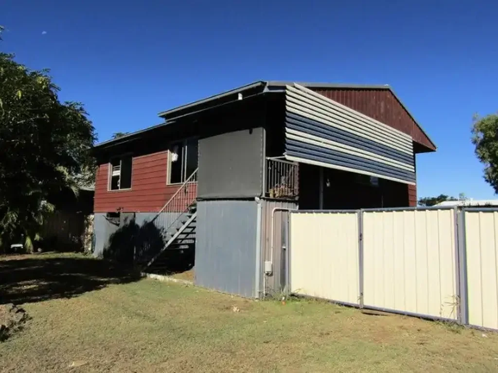 Blackwater 2房  13 Blackbutt Street, Blackwater – Tidy Highset Home on 812m²