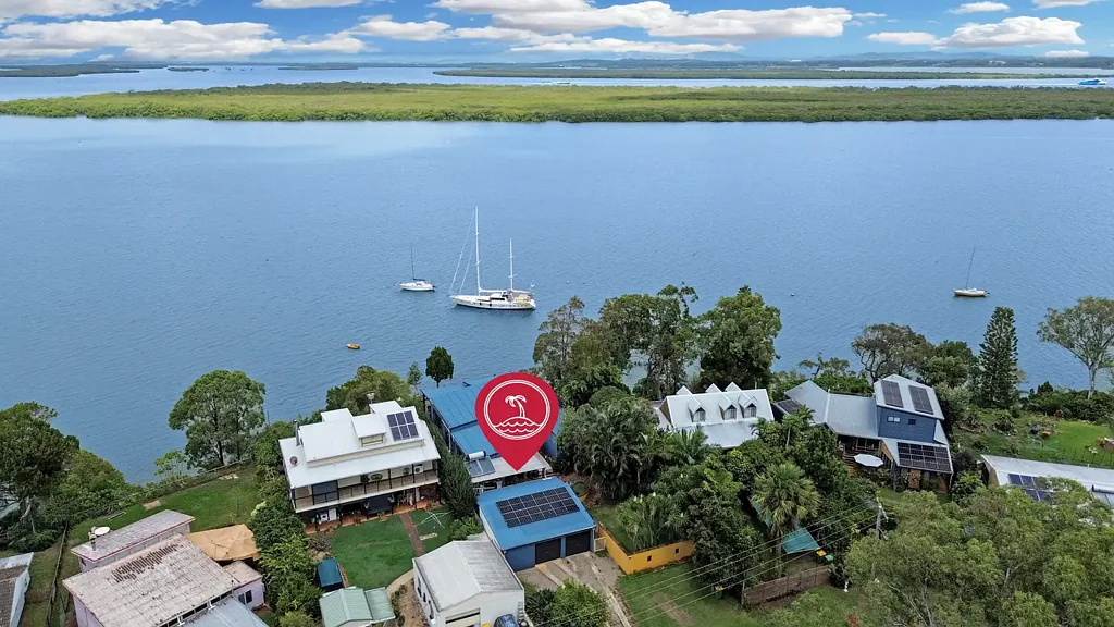 Macleay Island 4침실 Exceptional Bay Vistas, Stunning Sunsets & Direct Water Access