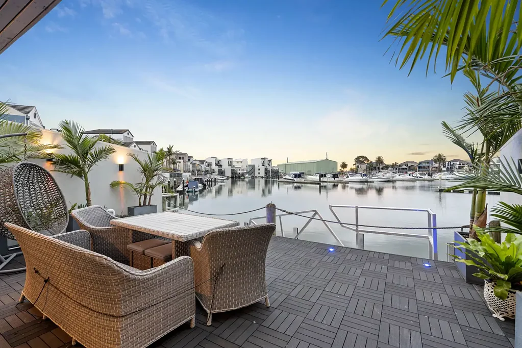 Patterson Lakes 3બેડરૂમ Marina Views: 3 Level, 2 Living & Your Own Boat Mooring