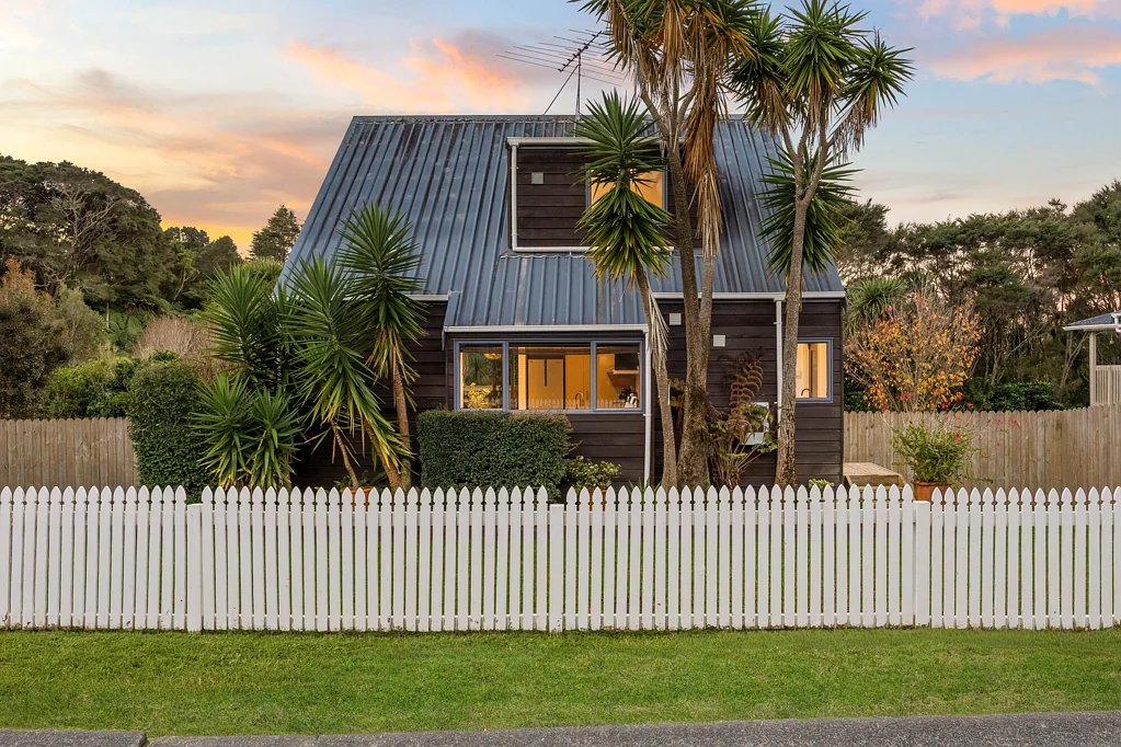 Massey 3 Bedroom Character, Comfort & a Bushland Backdrop