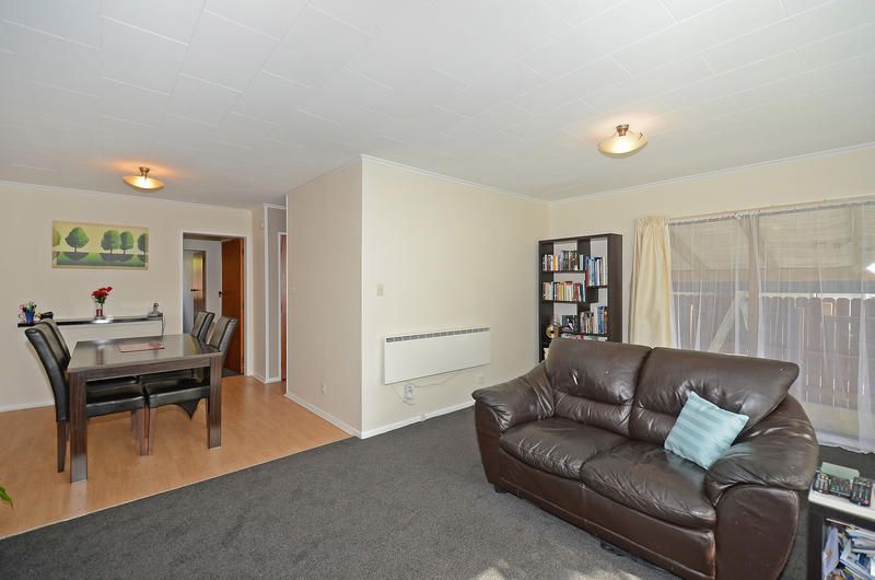 64- Gemstone Drive, Birchville, Upper Hutt, 2 Bedrooms, 1 Bathrooms