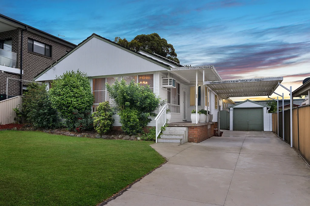 23 Thomas Street, Picnic Point, NSW 2213