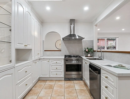 27 Ada Street, Doncaster, VIC 3108, 4房, 2浴, 独立屋