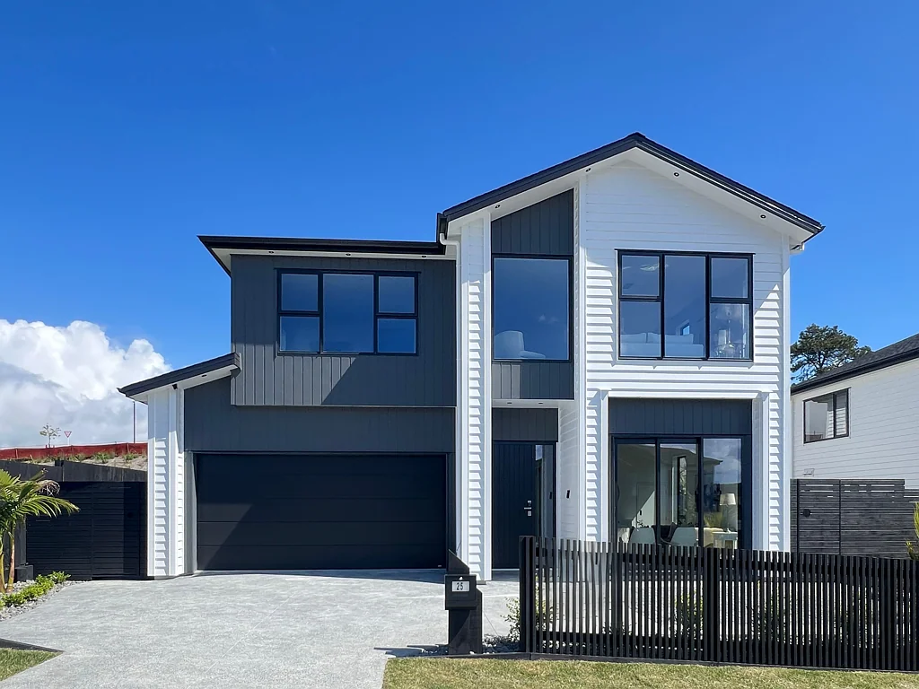 Millwater 6Kwarto Sunlit Family Haven with Private Granny Potential