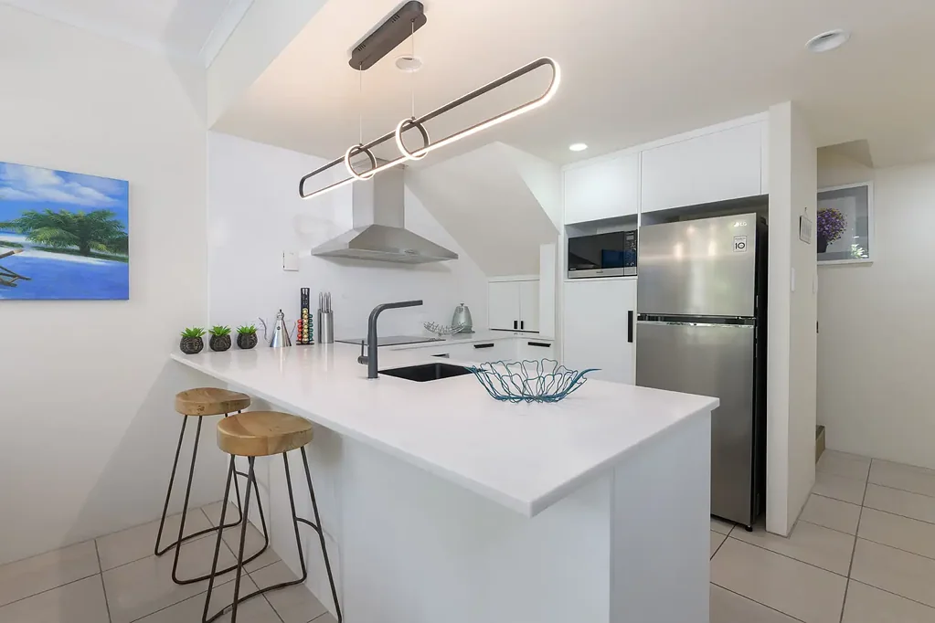 3 Bedroom - Furnished - Close to Town