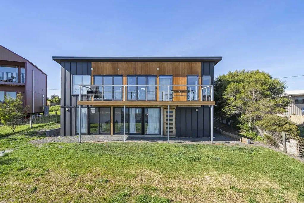 Primrose Sands 2房  Modern Coastal Living with Spectacular Bay Views