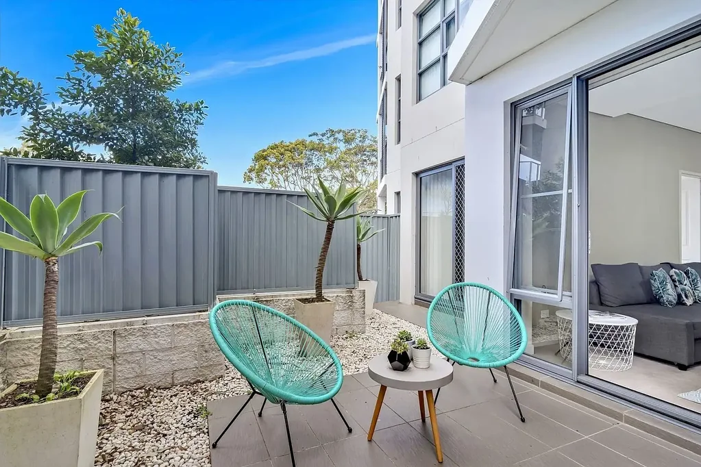 Modern Ground Floor Courtyard Apartment in Convenient Location