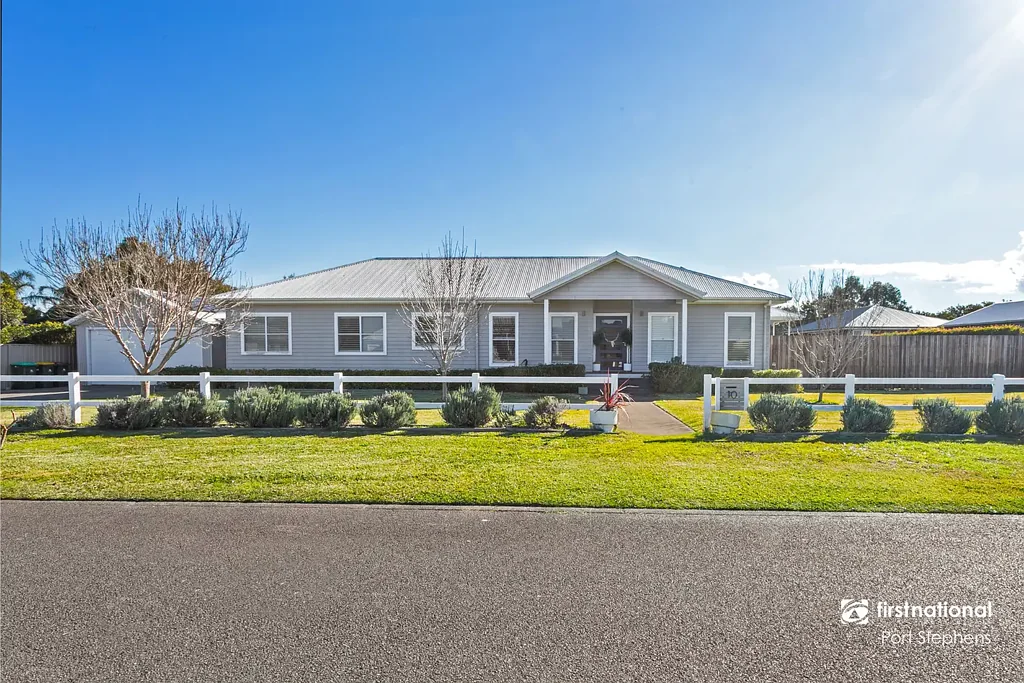 One Mile 6房  Luxury Acreage Living Just Minutes from One Mile Beach