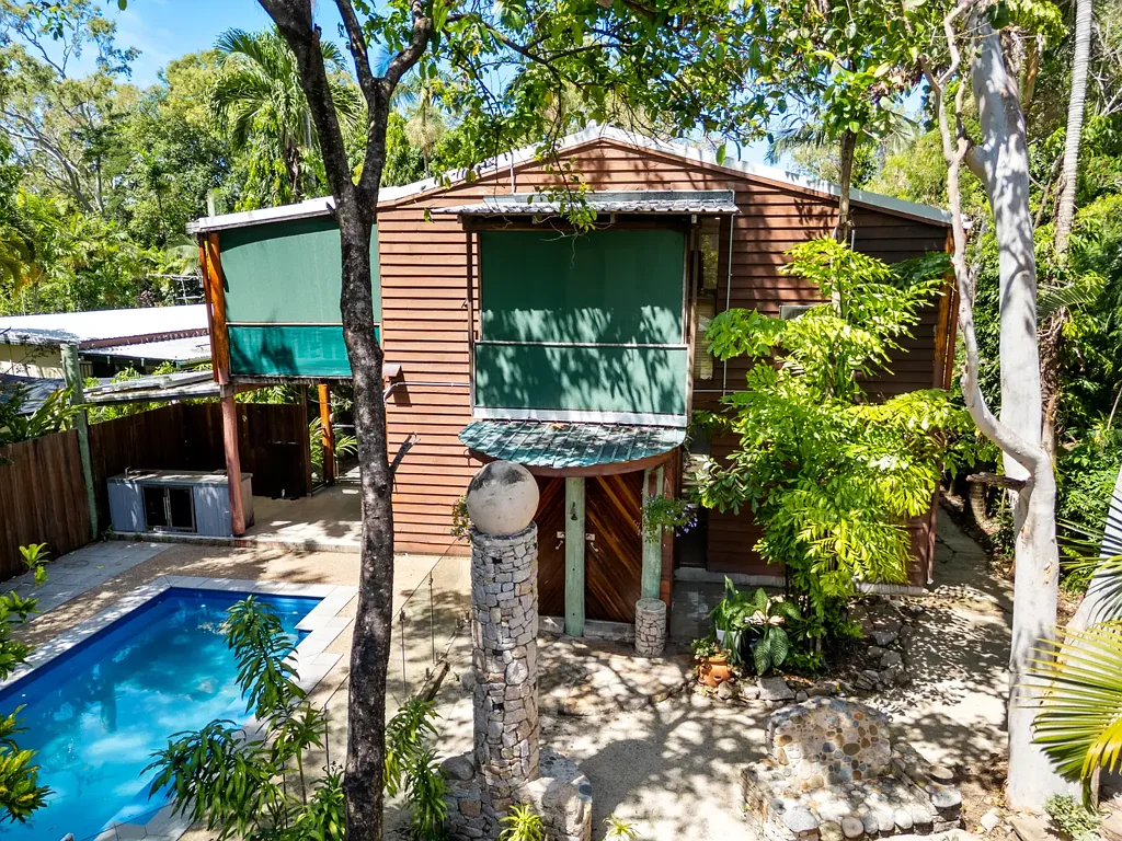 Nelly Bay 5 Slaapkamer Charming Tropical Home with Studio and Swimming Pool