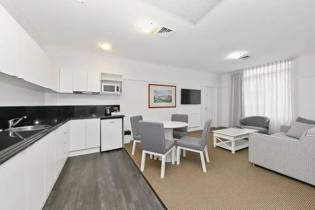 Fully Renovated 1 Bedroom in Adina - Opposite Central Station