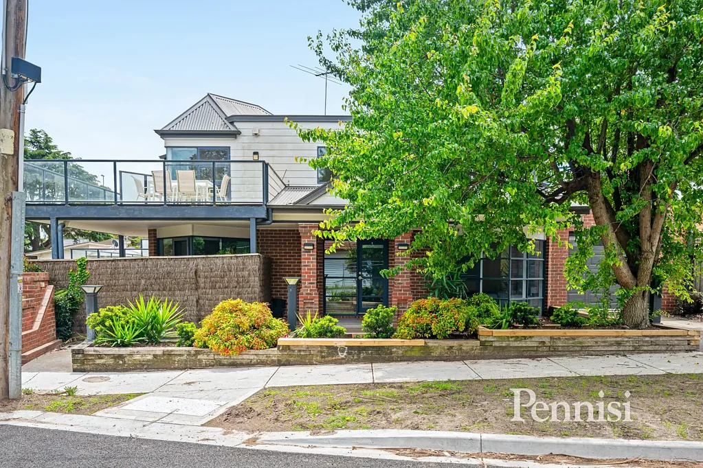 FOR LEASE BY PENNISI