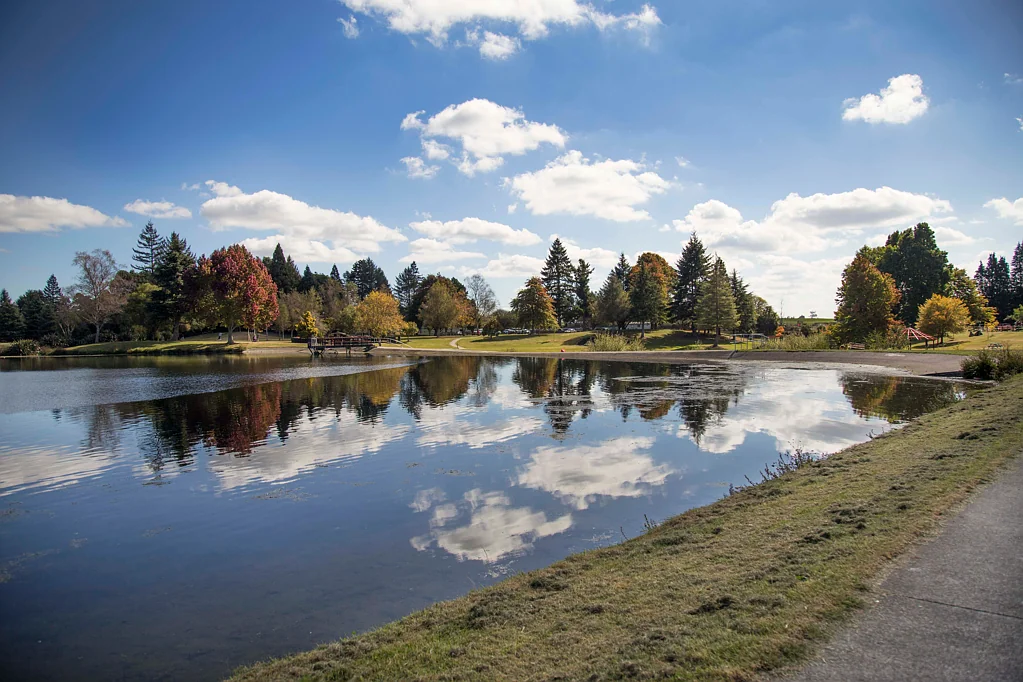 Tokoroa 3 Bedroom Enjoy lakeside living!! 