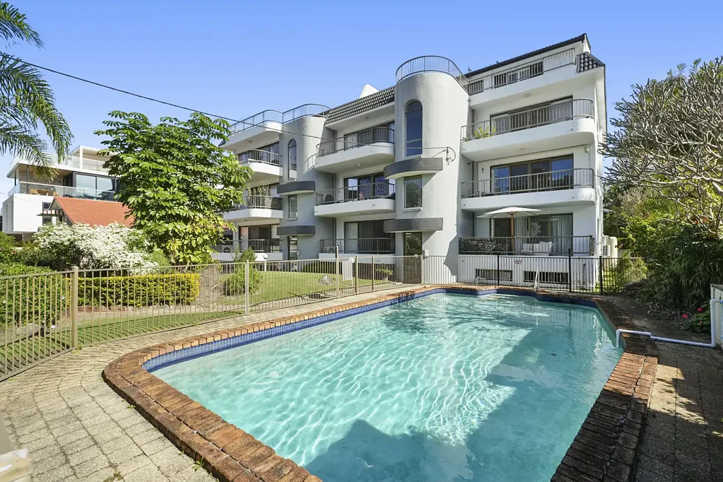 Surfers Paradise 2房  Boutique Island Living – A Blank Canvas Ready to Make Your Own