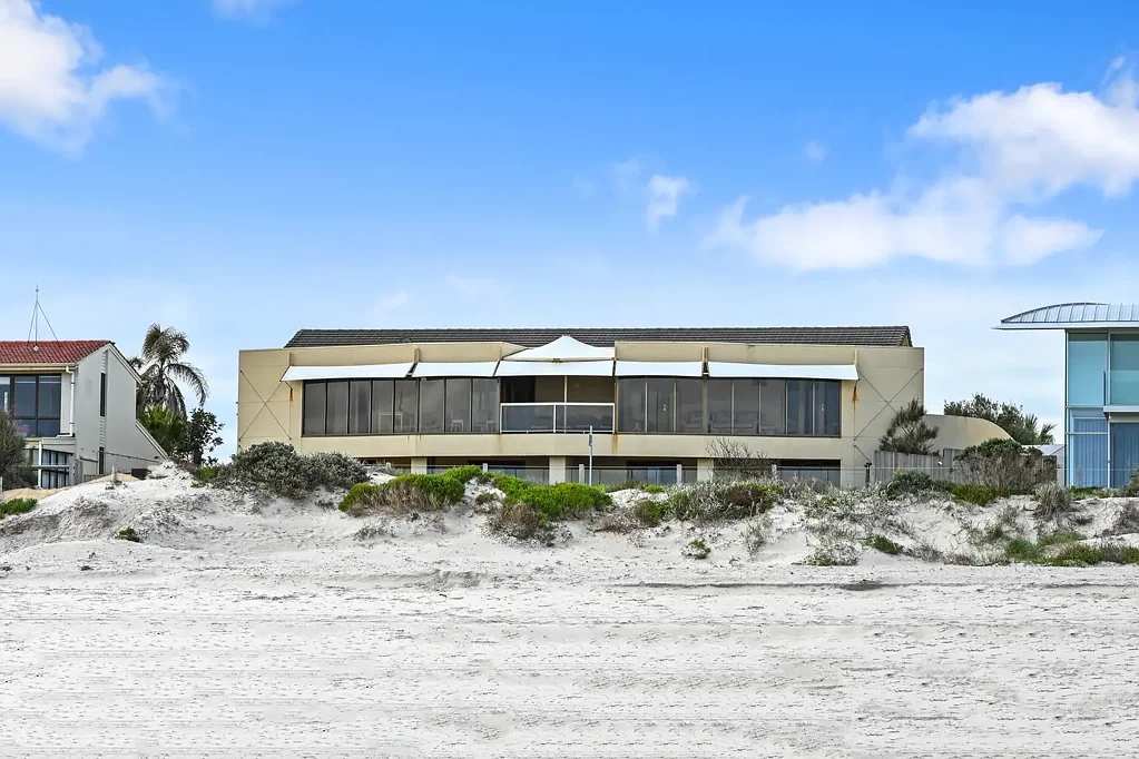 Semaphore Park 5Phòng ngủ Beachfront Opportunity Awaits