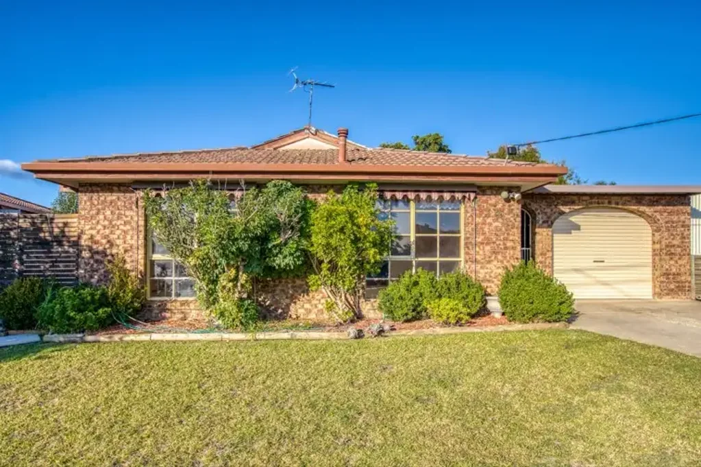Spacious Family Home with Dual Living Options in West Wodonga