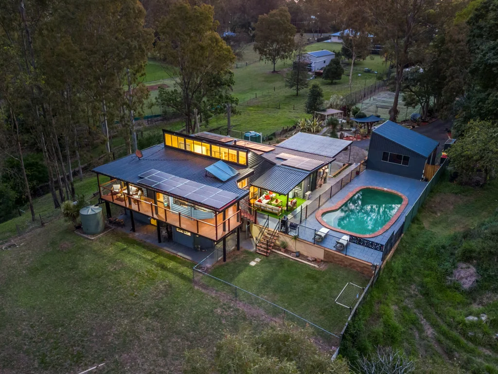 99 Dampier Street, Barellan Point, QLD 4306