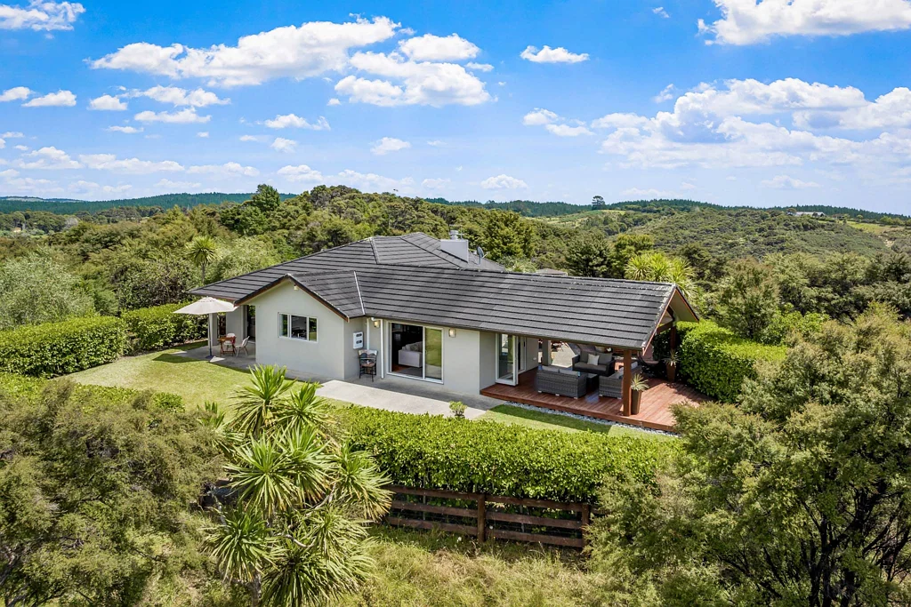 Dairy Flat 5 Slaapkamer Lifestyle Living with Views, Privacy & Potential