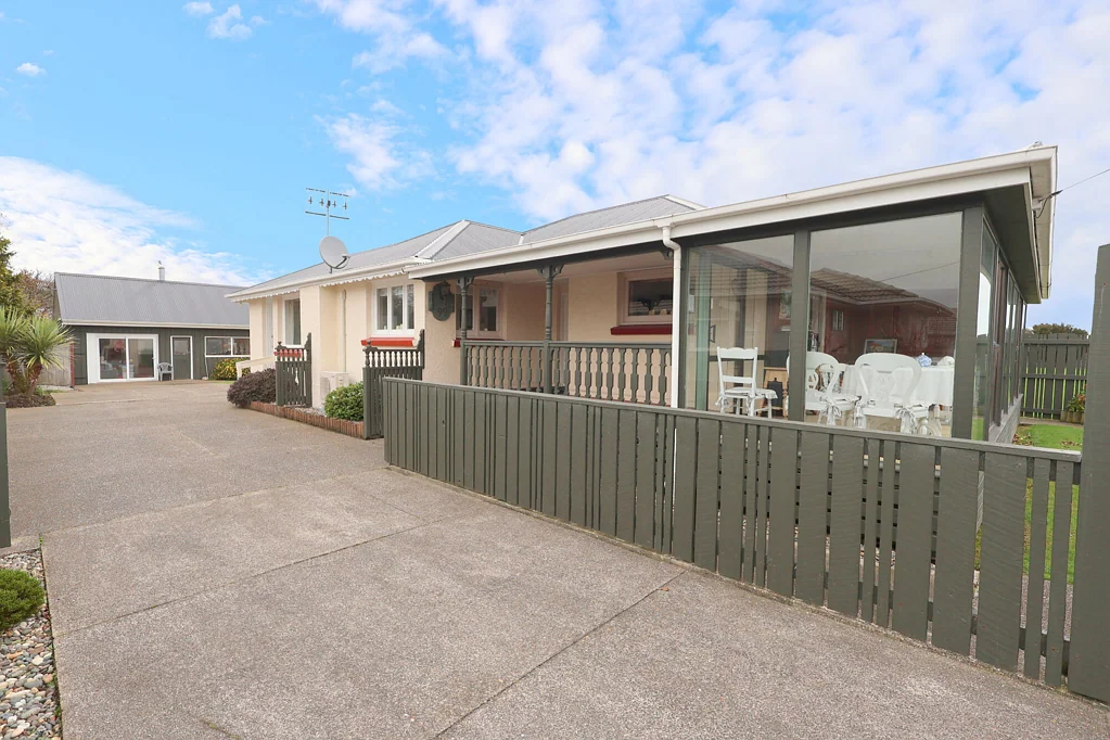 Hawthorndale 3房  One Owner Home!