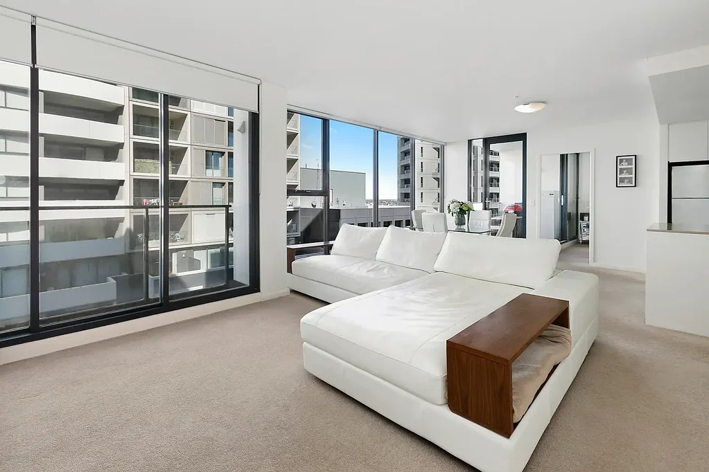 Light-Filled Apartment in an Excellent Location