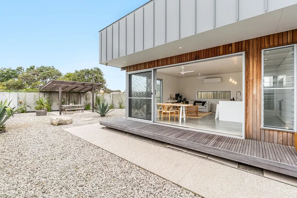 Yamba 3ਬੈੱਡਰੂਮ Coastal Ease Meets Architectural Elegance
