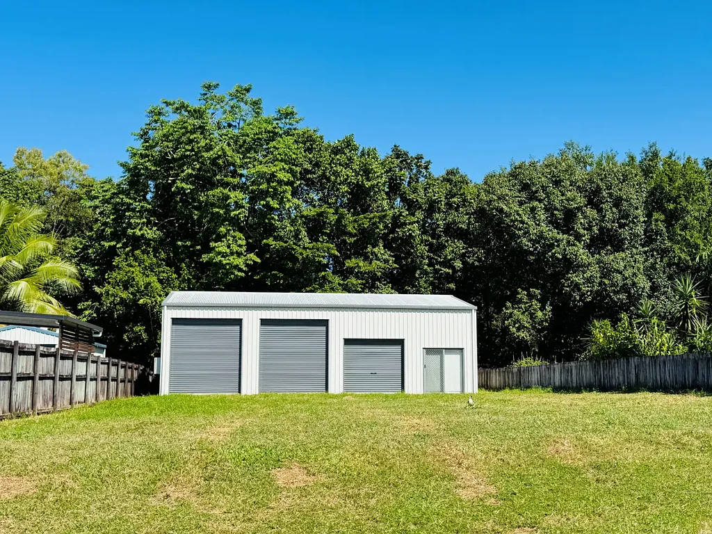 South Mission Beach Backing onto Reserve with Established Shed !