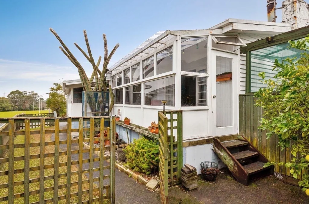 Here's a lovely house with great settings in Kelston.