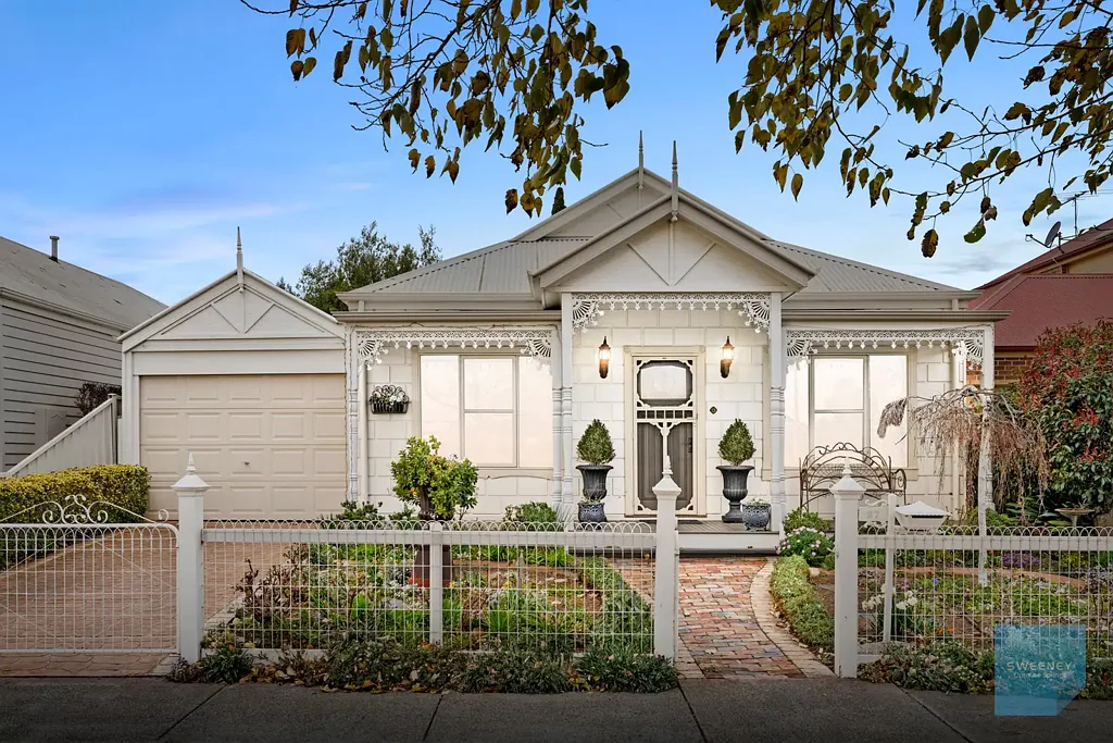 27 Edgbaston Parade, Caroline Springs, VIC 3023